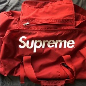 Supreme duffle bag